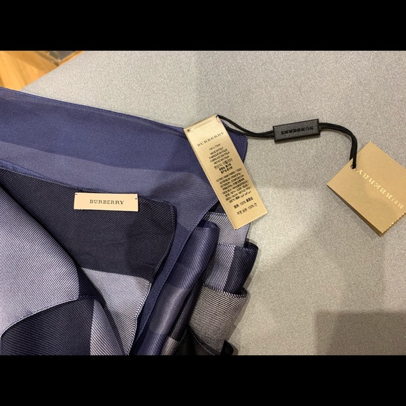 Burberry Mega check silk satin scarf - Picture 3 of 3